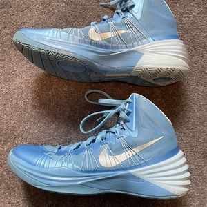 Nike hyperdunks.